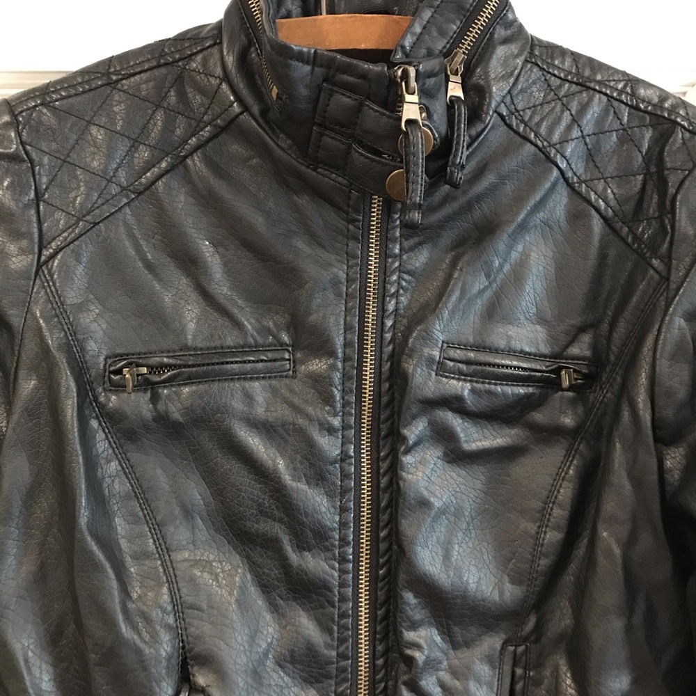 Sharp Looking Jacket - Picture 2 of 6